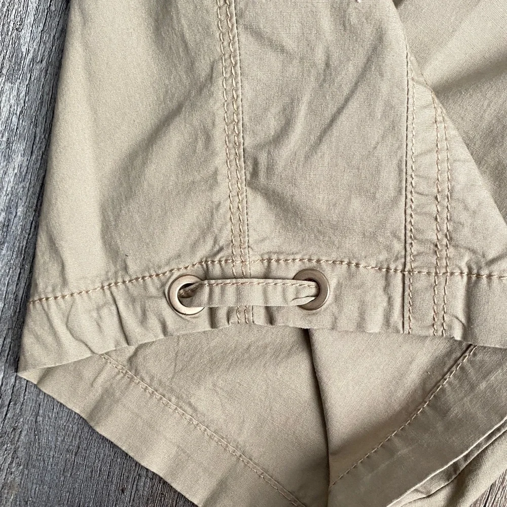 Gloria Vanderbilt Women's Beige Bermuda Shorts